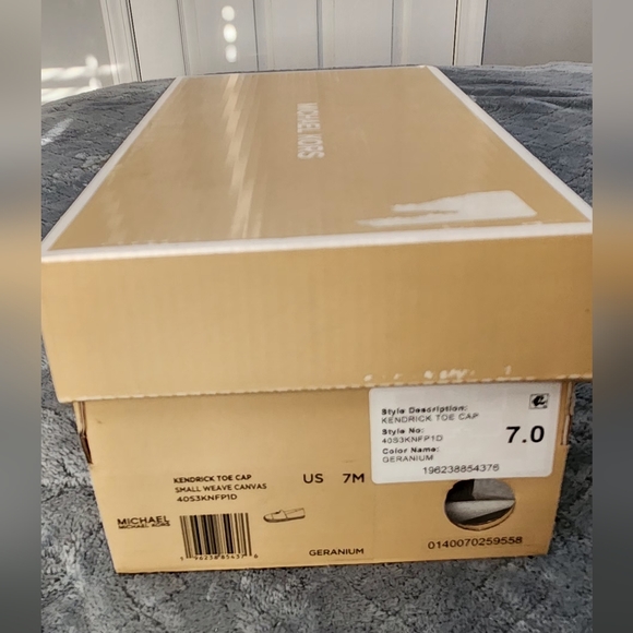 NWOT Michael Kors Kendrick Slip-on Espadrilles. Size 7 Medium - Picture 8 of 9